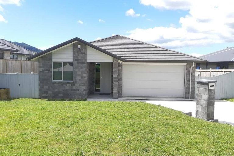 Photo of property in 17 Gibboney Place, Pokeno, 2402