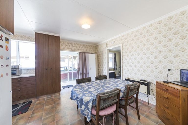Photo of property in 142 College Street, Awapuni, Palmerston North, 4412