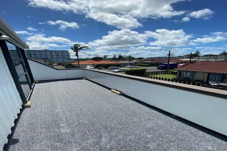 Photo of property in 18 Riverside Road, Orewa, 0931