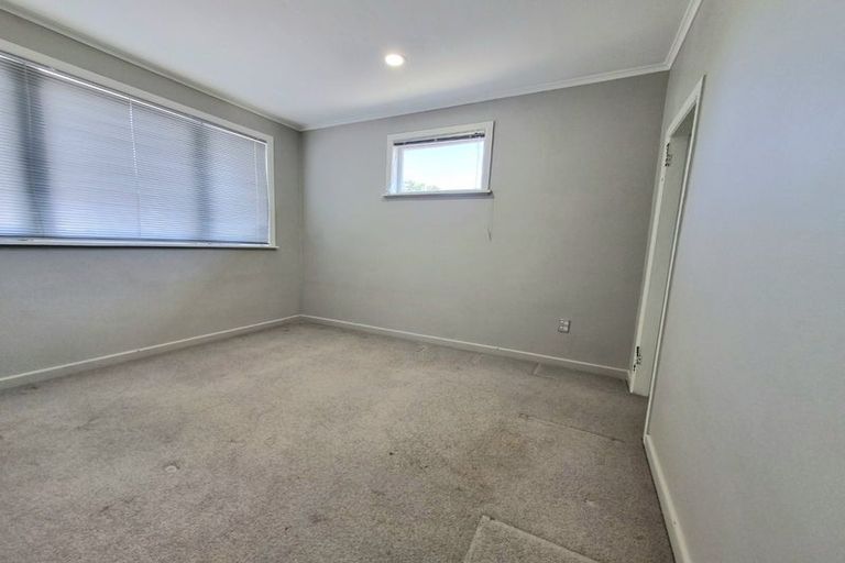 Photo of property in 17 Harrington Road, Henderson, Auckland, 0610