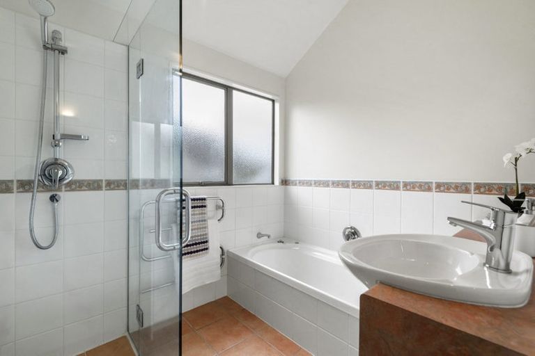 Photo of property in 2/321 Lake Road, Hauraki, Auckland, 0622