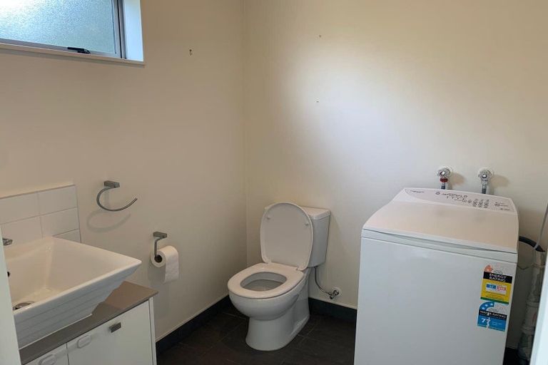 Photo of property in 76h Edmonton Road, Henderson, Auckland, 0612