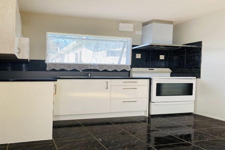 Photo of property in 82 Sykes Road, Weymouth, Auckland, 2103