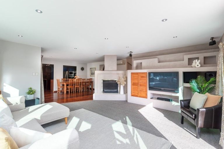 Photo of property in 2/3 Gard Street, Silverstream, Upper Hutt, 5019