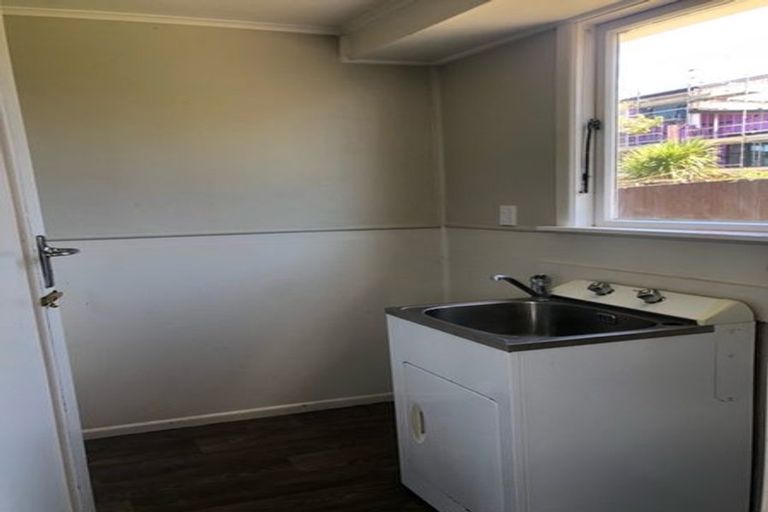 Photo of property in 3164 Great North Road, New Lynn, Auckland, 0600