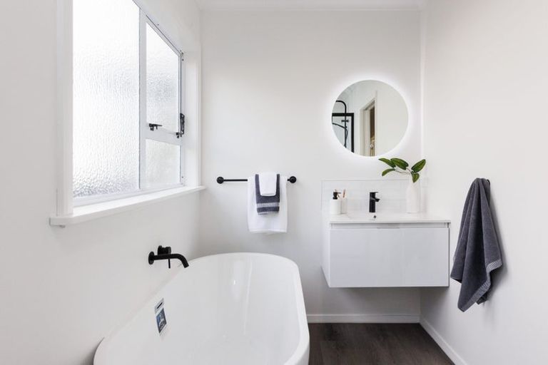 Photo of property in 6 Cremorne Avenue, Hokowhitu, Palmerston North, 4410