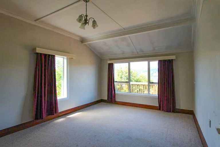 Photo of property in 32 Adderley Terrace, Ravensbourne, Dunedin, 9022