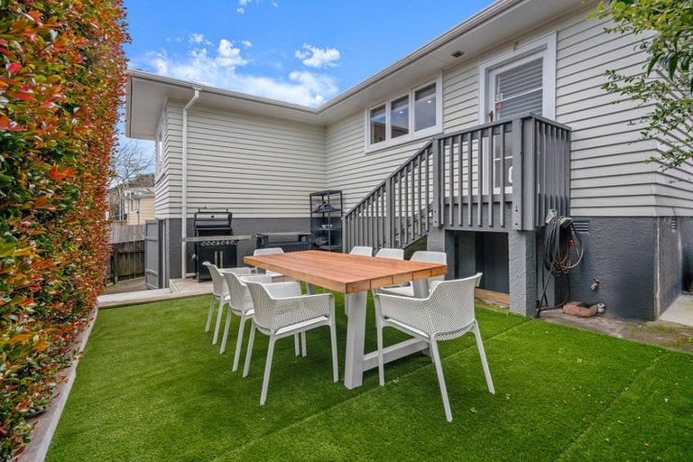 Photo of property in 53 Awaroa Road, Sunnyvale, Auckland, 0612