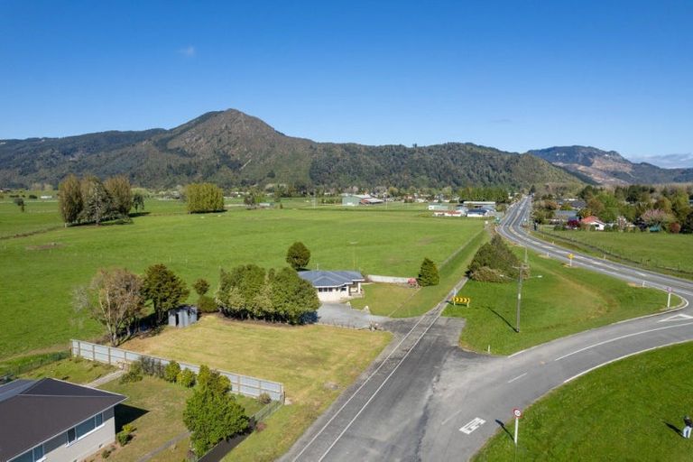 Photo of property in 136 Waller Street, Murchison, 7007