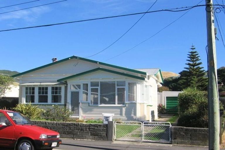 Photo of property in 38 Dr Taylor Terrace, Johnsonville, Wellington, 6037