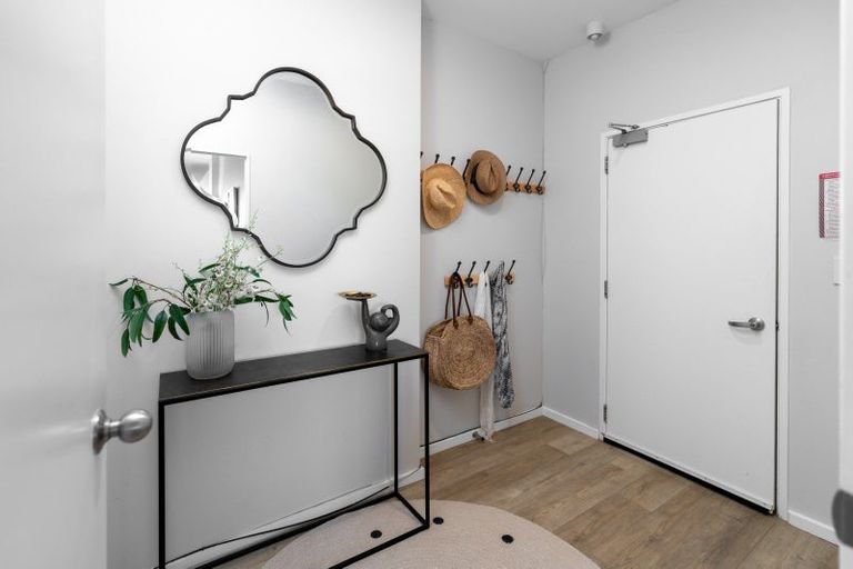 Photo of property in Stadium Garden Flats, 315/107 Thorndon Quay, Pipitea, Wellington, 6011