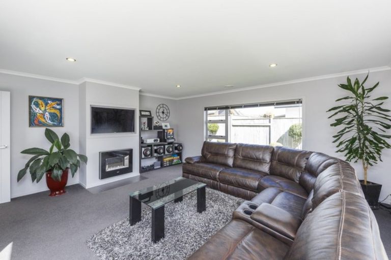 Photo of property in 8 Lorenzo Place, Kelvin Grove, Palmerston North, 4414