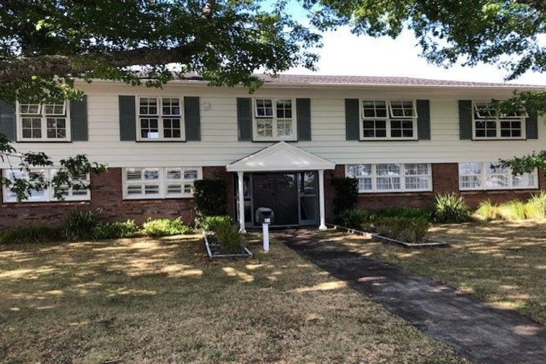 Photo of property in 82 Exmouth Road, Northcote, Auckland, 0627