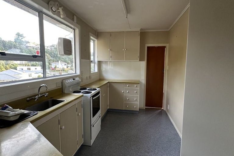 Photo of property in 9 Omega Street, Newlands, Wellington, 6037