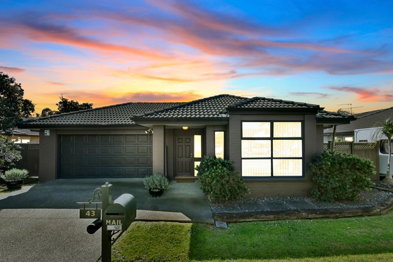 Photo of property in 43 Turnberry Drive, Wattle Downs, Auckland, 2103