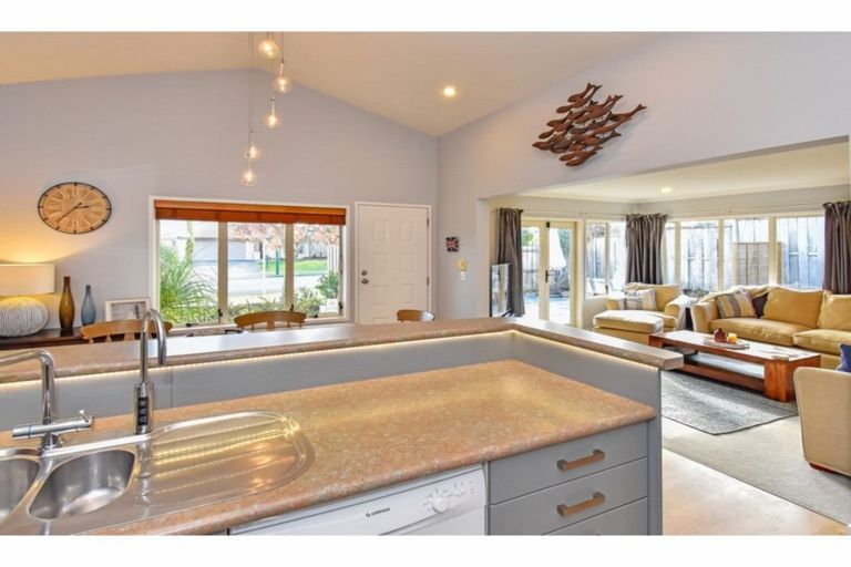 Photo of property in 69 Riverton Drive, Randwick Park, Auckland, 2105