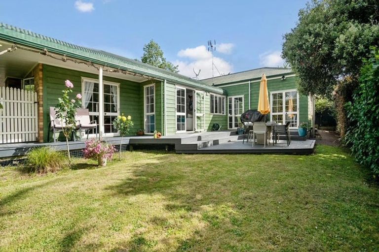 Photo of property in 11 Rifleman Rise, Unsworth Heights, Auckland, 0632