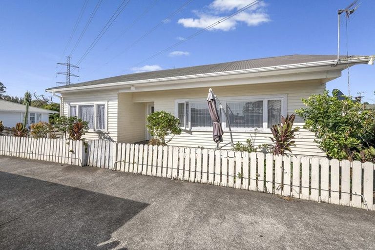 Photo of property in 3b Fulton Crescent, Otara, Auckland, 2023