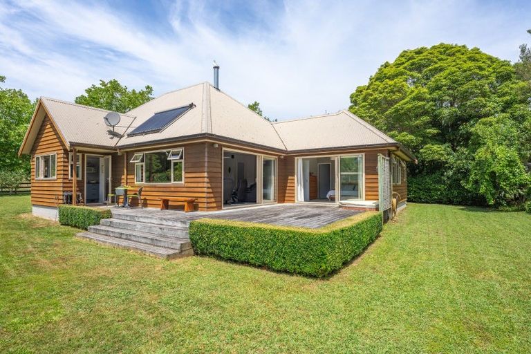 Photo of property in 24 Settlement Road, Te Horo, Otaki, 5582