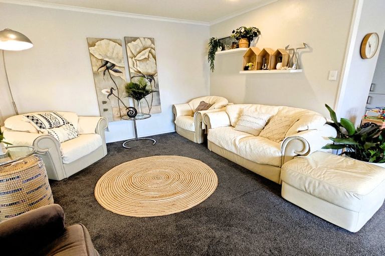 Photo of property in 98 Oaktree Avenue, Browns Bay, Auckland, 0630