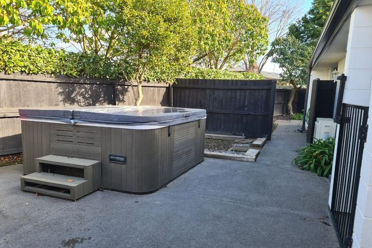 Photo of property in 106b Blighs Road, Strowan, Christchurch, 8052