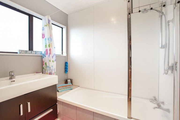 Photo of property in 11 Rata Street, Tokomaru, Palmerston North, 4474