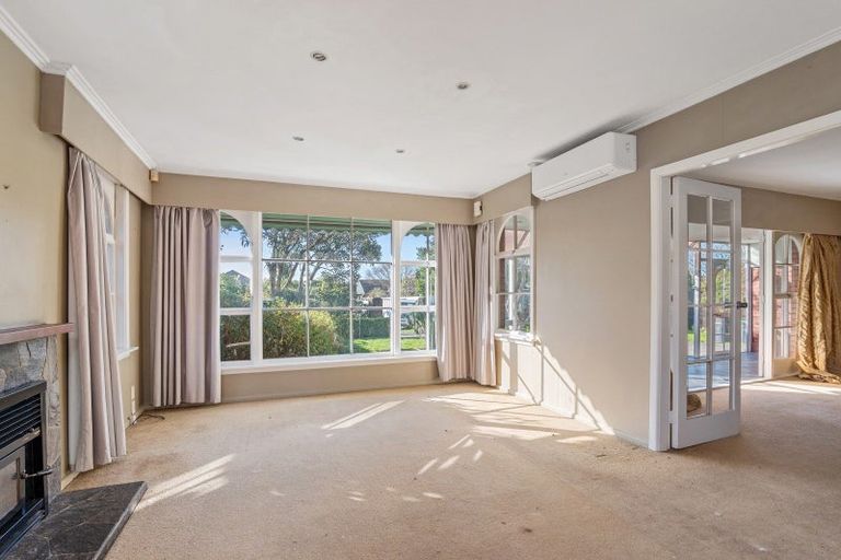 Photo of property in 12 Ladbrokes Place, Fendalton, Christchurch, 8052