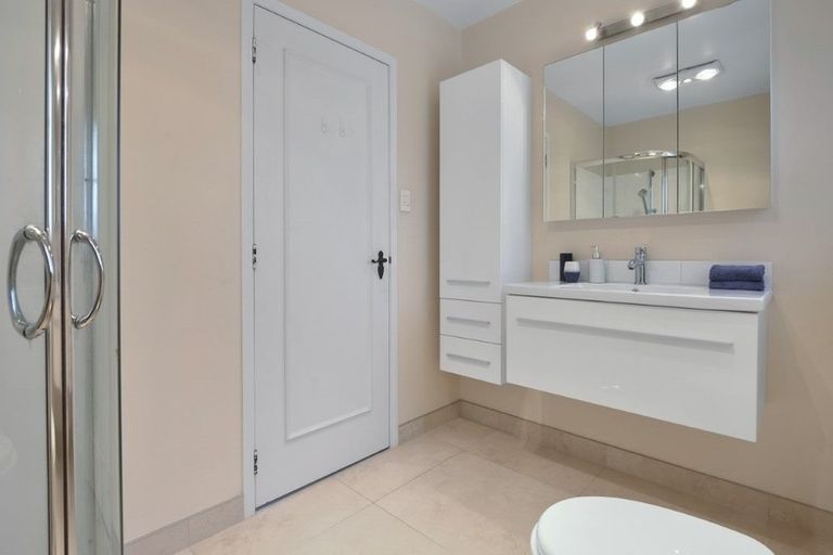 Photo of property in 2/8 Pierce Road, Milford, Auckland, 0620