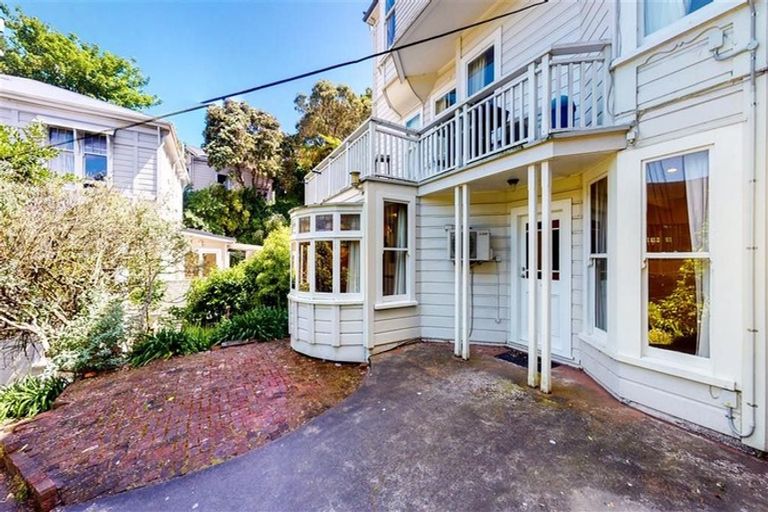 Photo of property in 56 Kelburn Parade, Kelburn, Wellington, 6012