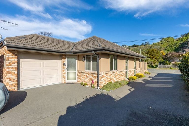 Photo of property in 21 Taupata Street, Redcliffs, Christchurch, 8081