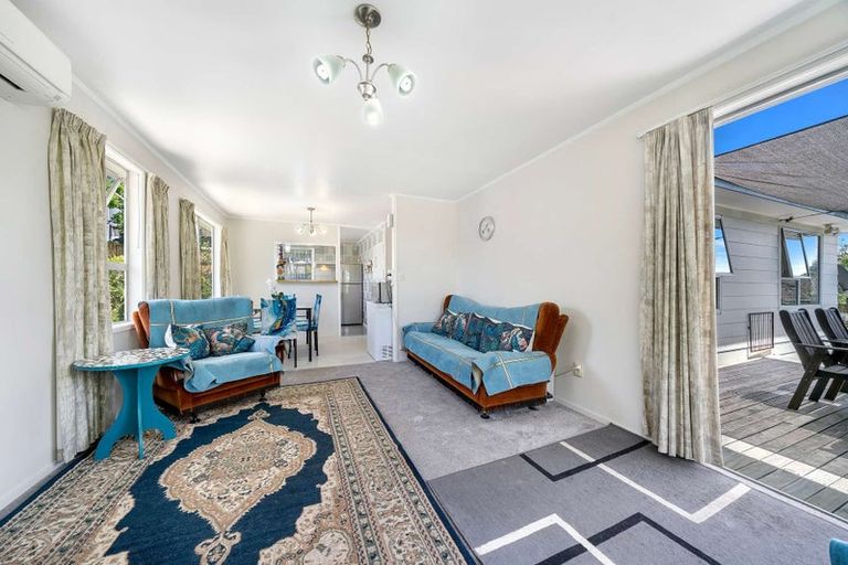 Photo of property in 10 Glucina Place, Glen Eden, Auckland, 0602