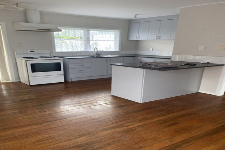 Photo of property in 12 Okareka Place, Pakuranga Heights, Auckland, 2010