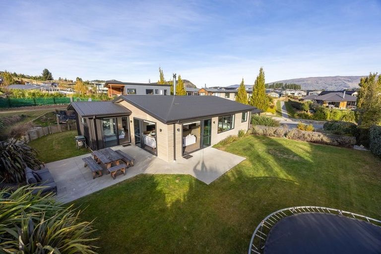 Photo of property in 3 Kirimoko Crescent, Wanaka, 9305
