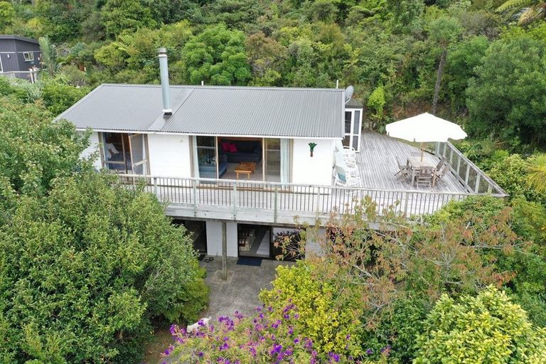 Photo of property in 9 Tirinui Crescent, Tairua, 3508