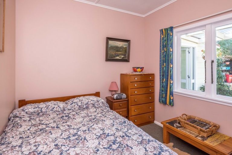 Photo of property in 25 Derham Road, Te Horo, Otaki, 5581