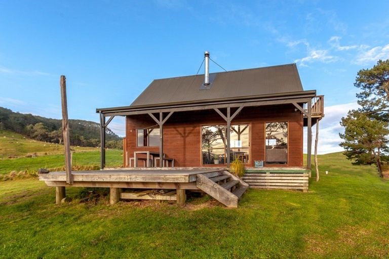 Photo of property in 64 Lees Road, Hahei, Whitianga, 3591