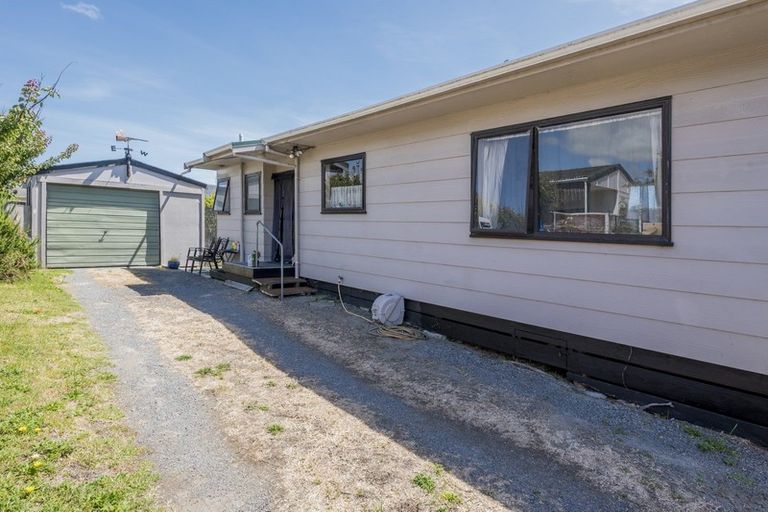 Photo of property in 16 Cousins Avenue East, Foxton Beach, Foxton, 4815