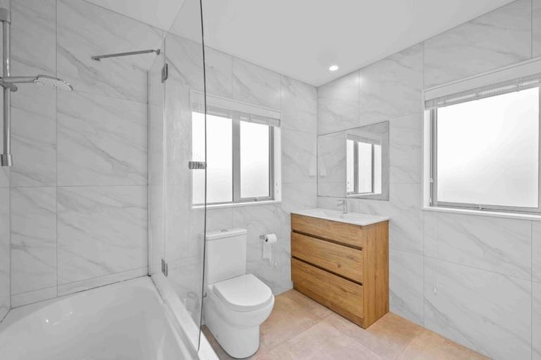 Photo of property in 102 Bellbird Street, Papakura, 2110