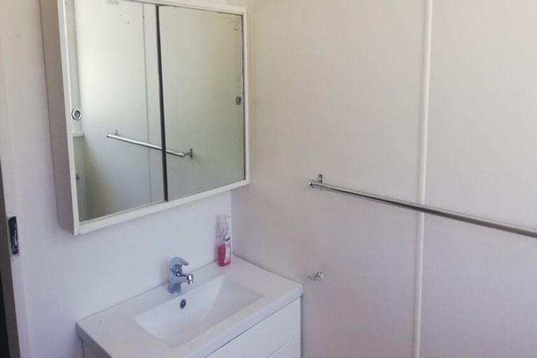 Photo of property in 5 Cypress Drive, Maungaraki, Lower Hutt, 5010