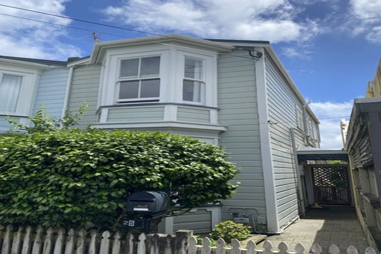 Photo of property in 25 Queen Street, Mount Victoria, Wellington, 6011