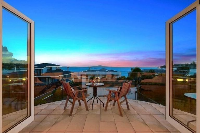 Photo of property in 33a Manly Esplanade, Browns Bay, Auckland, 0630