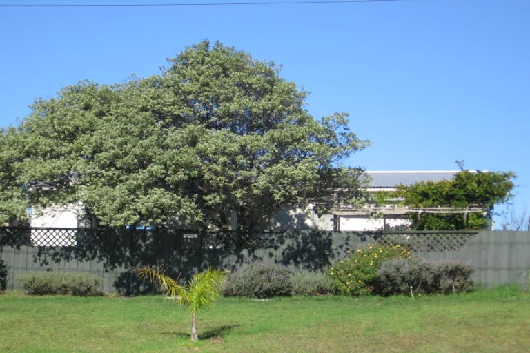 Photo of property in 703 Beach Road, Rothesay Bay, Auckland, 0630