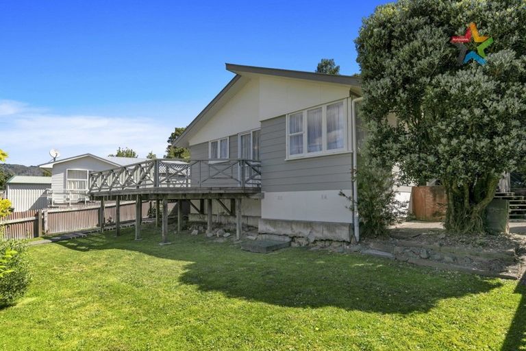 Photo of property in 6 Holborn Drive, Stokes Valley, Lower Hutt, 5019