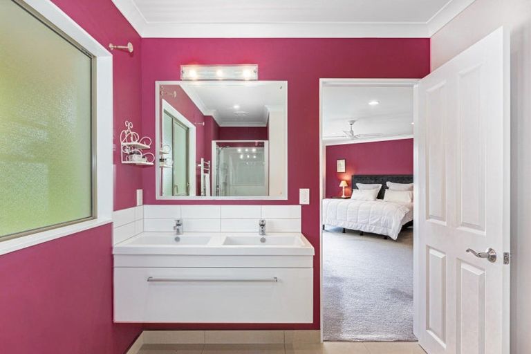 Photo of property in 3 Koromiko Glen, Waikanae, 5036