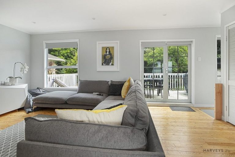 Photo of property in 8 Kauri Point Road, Laingholm, Auckland, 0604