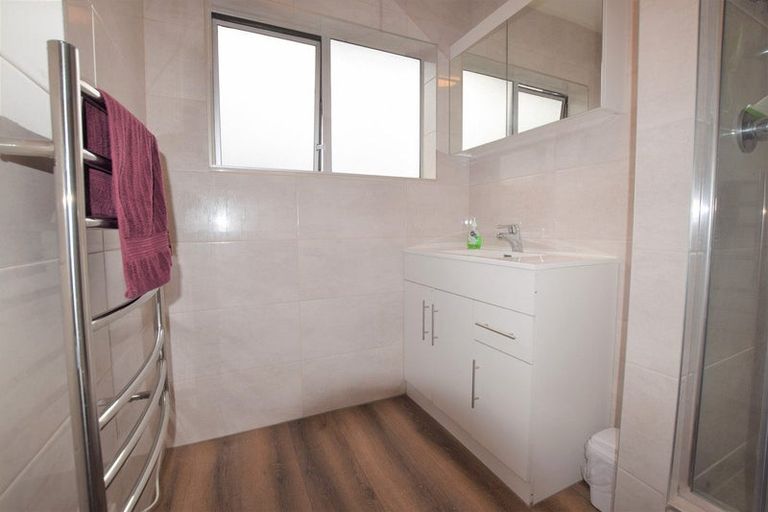 Photo of property in 1/33 Blacklock Avenue, Henderson, Auckland, 0612