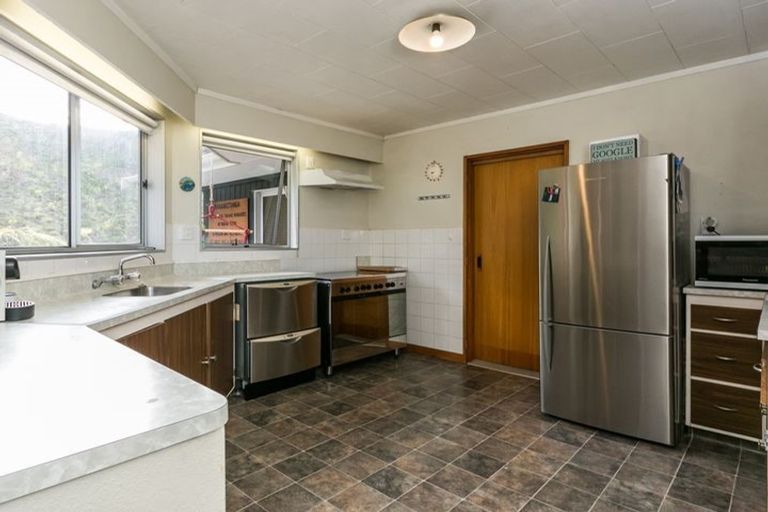 Photo of property in 63 Oak Road, Poraiti, Napier, 4112