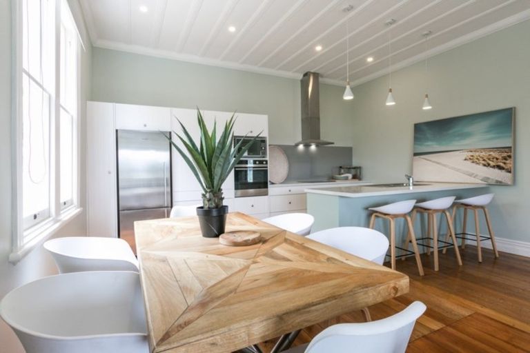 Photo of property in 5 Kowhai Road, Bluff Hill, Napier, 4110