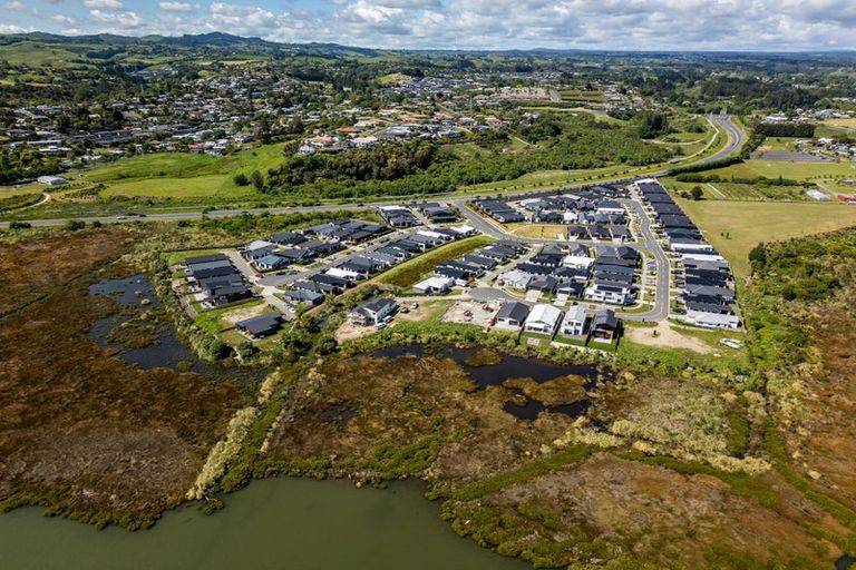 Photo of property in 37 Hinaki Street, Poike, Tauranga, 3112