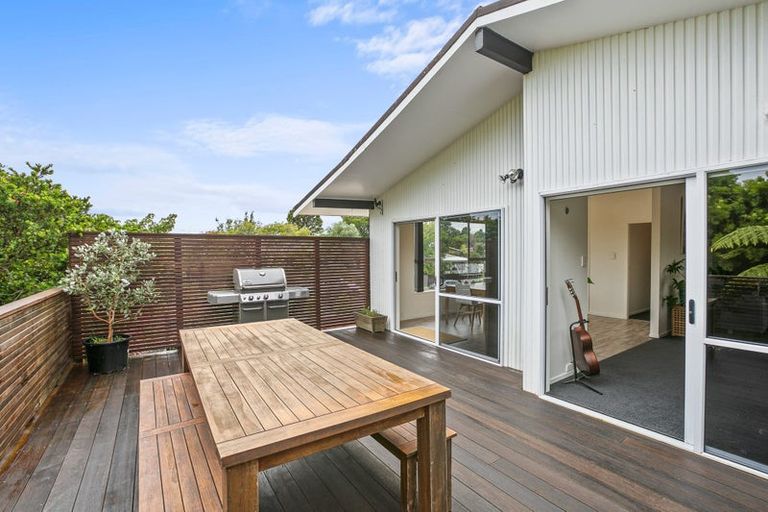 Photo of property in 3 La Salle Drive, Westown, New Plymouth, 4310